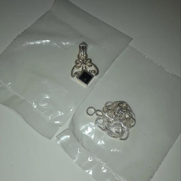 Sterling silver necklace and pendant set - Picture 3 of 12